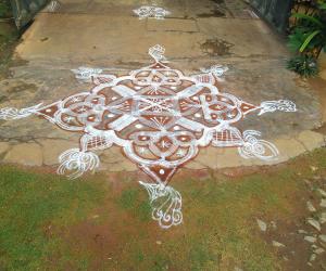 Rangoli: padikolam