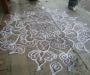 Rangoli: flower rangoli