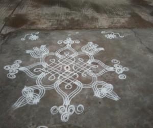 Rangoli: simple chikku kolam