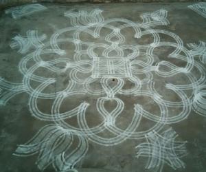 Simple  padi Kolam 