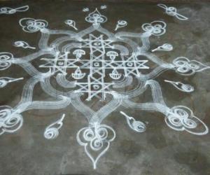 Rangoli: Simple  Kolam 