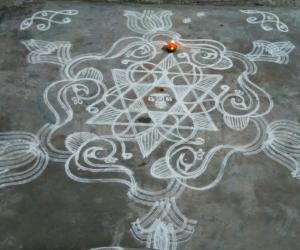 Rangoli: Peacocks form a sangu
