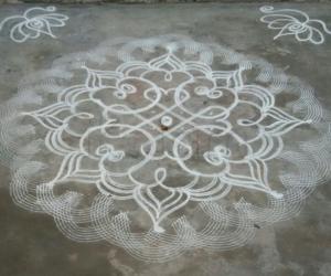 Simple rangoli in a Chikku 