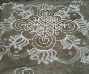 Rangoli: Friday Padi kolam