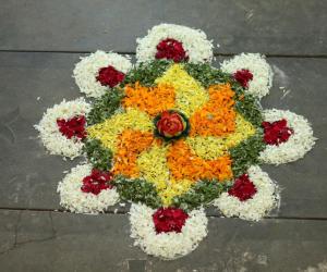 Rangoli: pookolam