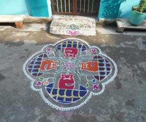 Rangoli: Kitten in baskets Kolam