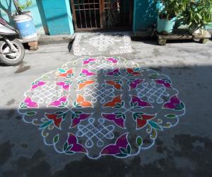 Rangoli: Flower & sikku kolam combined.