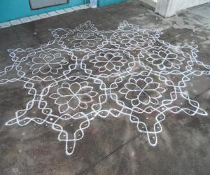 Rangoli: The same chikku kolam dot grid image.