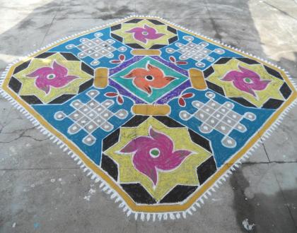 Chikku kolam, star & flower mixed rangoli carpet