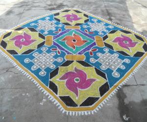 Chikku kolam, star & flower mixed rangoli carpet