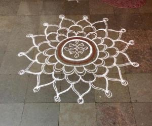 Rangoli: White n white 