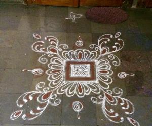 Rangoli: Margazhi white n white kolam