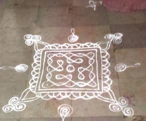 Rangoli: simple chikku kolam 