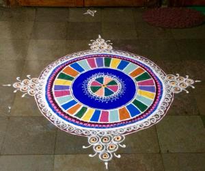 Rangoli: Saraswathi Pooja kolam