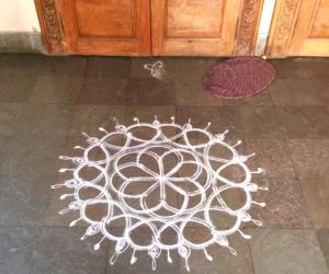 Rangoli: White n white