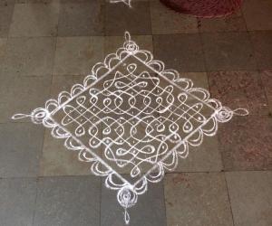 Rangoli: Tuesday kolam
