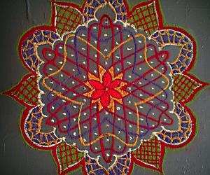 Chikku kolam with 11-1 interlaced dots for Akshaya Trithiyai