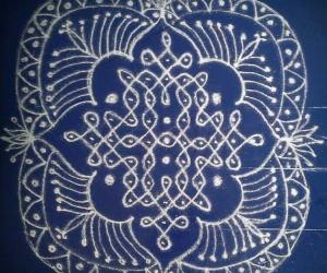 Rangoli: chikku kolam with 11-1 straight dots