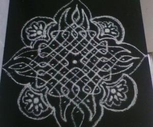 Rangoli: chikku kolam with 11-1 straight dots