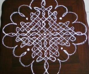 Rangoli: chikku dots with 13-1 straight dots