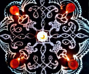 Rangoli: Beginner's Dotted Rangoli for Karthigai with 11-1 straight dots 