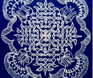 Rangoli: Margazhi Day 21 kolam - Chikku kolam with 15×3 till 3 straight dots. 