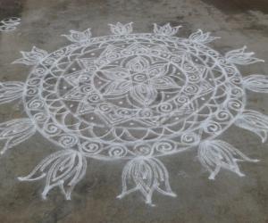 Rangoli: double stroke rangoli