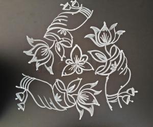 Rangoli: Swagatam rangoli...7 to 4 dots