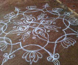 Rangoli: Freehand Lotus Rangoli