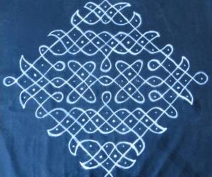 Rangoli: Dotted Kolam black and white