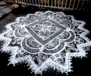 Free hand kolam