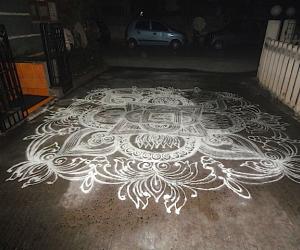 Freehand kolam