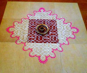 Pink/white chikku kolam