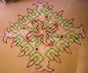 Rangoli: Maroon/green/white chikku kolam