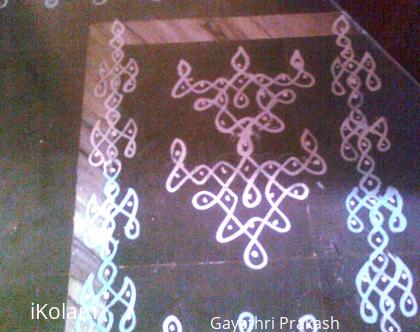 Rangoli: Vijaya Dasami Kolam with wet maavu