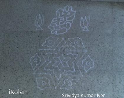 Rangoli: star kolam - 13 - 7 sandu ( nadu ) pulli