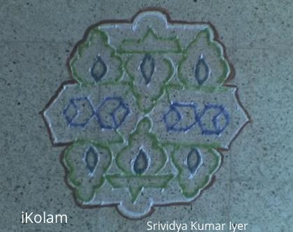 Rangoli: 13-7 Idai Pulli Lamp Kolam