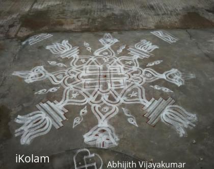 Rangoli: Friday Padi kolam