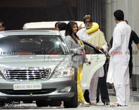 bachchans tweeted,, its a girl::::::::: - 11hospitalvsit0001.jpg