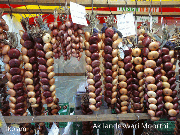 Onion festival or Onion Market - DSC04940.gif