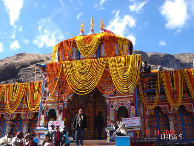 Badrinath Temple Decorated for Deepavali 2012 - 