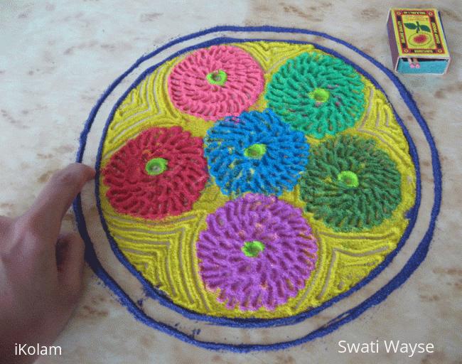 Rangoli: Flowers - multicolored
