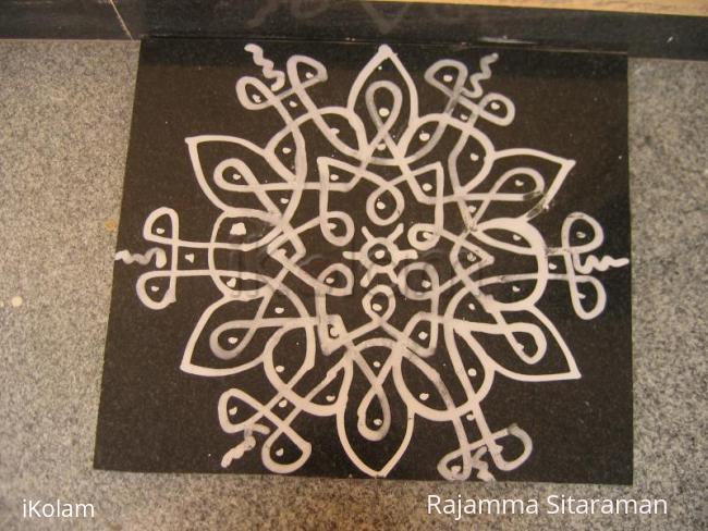Rangoli: Chikkal kolam Rangoli: Chikkal kolam