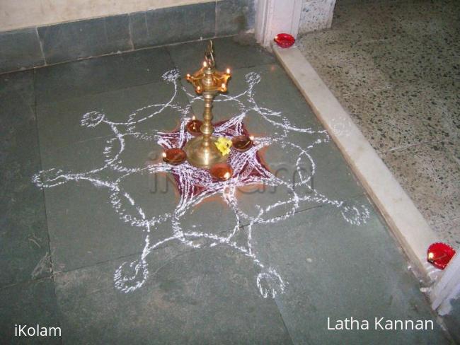 Rangoli: Simple kolam Rangoli: Simple kolam