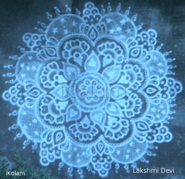 Rangoli: A floral lace kolam