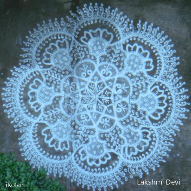 Rangoli: METALLIC VENISE LACE KOLAM