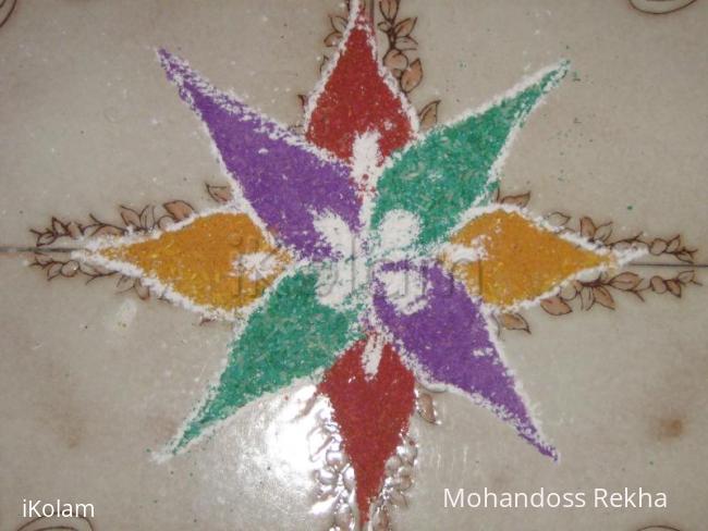 Rangoli: A small flower kolam