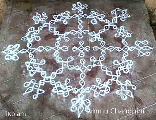 Rangoli: circular sikku kolam Rangoli: circular sikku kolam