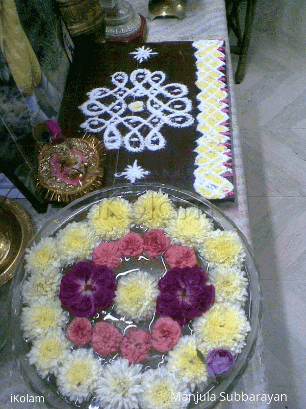 Rangoli: Glass bowl filled with water and flowers Rangoli: Glass bowl filled with water and flowers