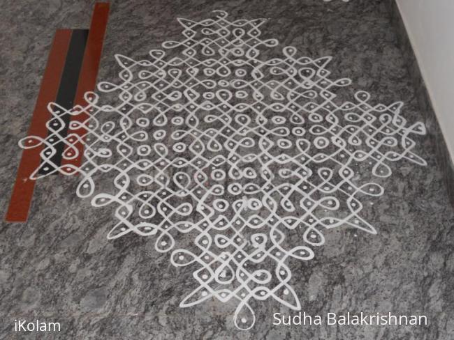 Rangoli: chiku kolam Rangoli: chiku kolam